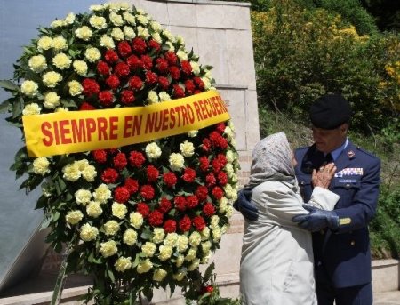 Uçak kazasında hayatını kaybeden İspanyol askerler törenle anıldı