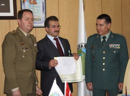 Uçak kazasında hayatını kaybeden İspanyol askerler törenle anıldı