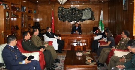 Uçak kazasında hayatını kaybeden İspanyol askerler törenle anıldı