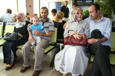 Uçak Rötar Yapınca Oy Kullanamadılar