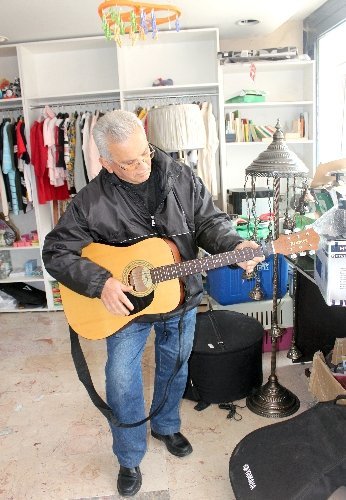 Uçaklarda unutulan eşyalar satışa çıktı