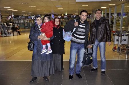 Uçakları 8 Saat Rötar Yapan Yolcular İsyan Etti