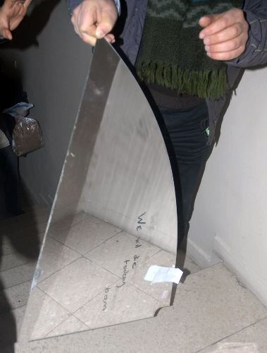 Uçakta Bomba İhbarı Yazılan Ayna Kriminal Laboratuvarda İncelenecek