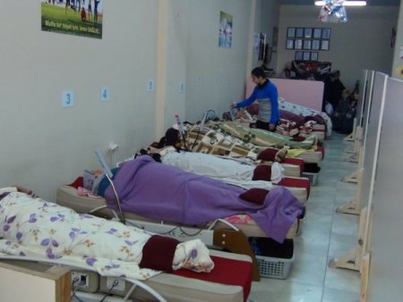 Ücretsiz masaj salonu en çok yaşlıların ilgisini çekti