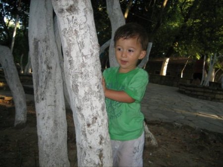 Uçumdan yuvarlanan otomobildeki 5 kişilik aile yok oldu