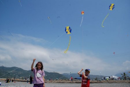 Uçurtmalar Dostluk Maçı İçin Uçtu