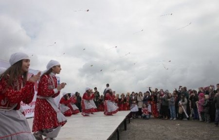 Uçurtmalar gökyüzünü süsledi