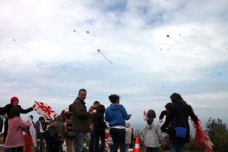 Uçurtmalar gökyüzünü süsledi