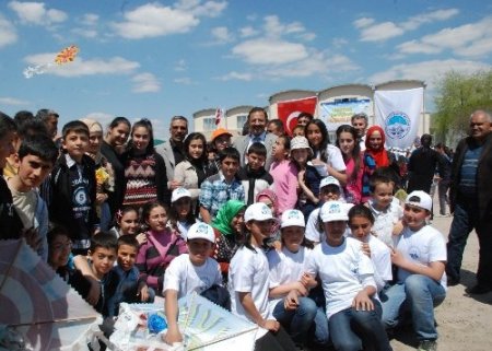 Uçurtmalar mutluluğa havalanacak