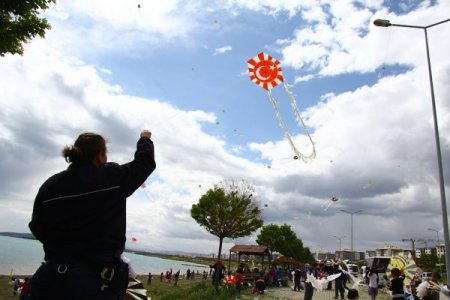 'Uçurtmam Göklerde, Keyfim Yerinde'