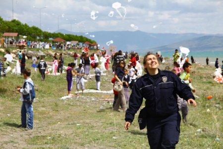 'Uçurtmam Göklerde, Keyfim Yerinde'