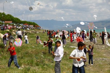 'Uçurtmam Göklerde, Keyfim Yerinde'