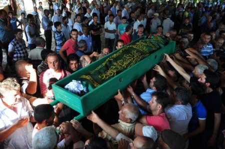 Uçuruma yuvarlanarak hayatını kaybedenlerden 4’ü defnedildi