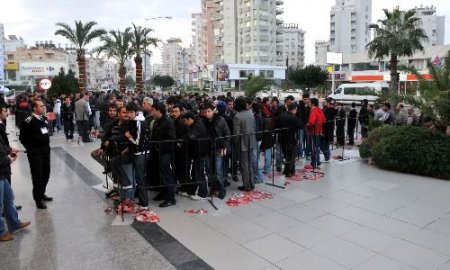 Ucuz Teknoloji Ürünleri Sabahın Erken Saatinde Kapışıldı