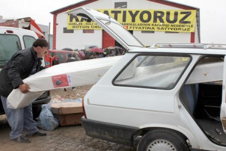 Ucuz Ürün Alabilmek İçin Birbirleriyle Yarıştılar
