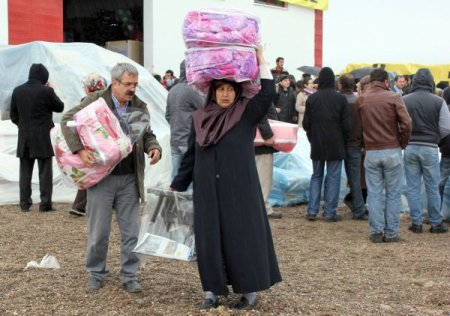Ucuz Ürün Alabilmek İçin Birbirleriyle Yarıştılar