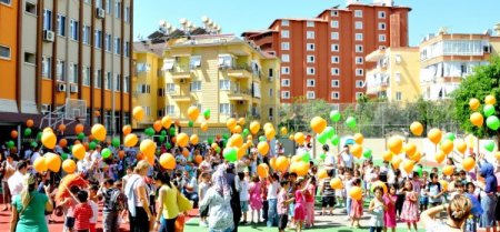 Ufuklu minikler gökyüzünü balonlarla süsledi