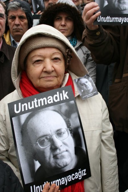 Uğur Mumcu, Bursa'da Düzenlenen Yürüyüşle Anıldı