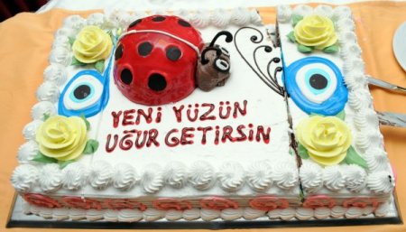 Uğur yeni yüzüyle bir yılını doldurdu, yeni nakiller kapıda