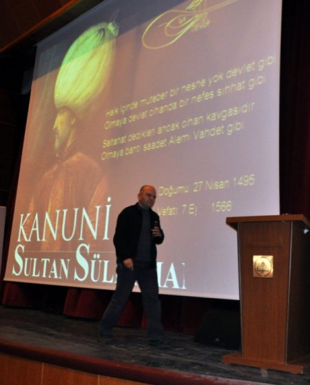 Uğurluel: Osmanlı sarayında kadınlar dekolte kıyafetlerle dolaşmazdı