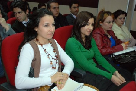 Uib, Dış Ticaret Eğitimli Uzman Yetiştiriyor