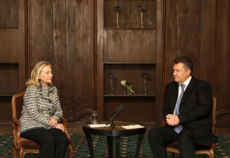 Ukrayna Cumhurbaşkanı Yanukoviç, Clinton İle Görüştü