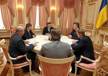 Ukrayna Cumhurbaşkanı Yanukoviç, Davutoğlu’nu kabul etti