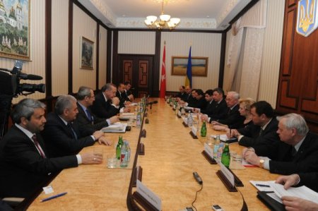 Ukrayna Ve Türkiye Başbakanları Bir Araya Geldi