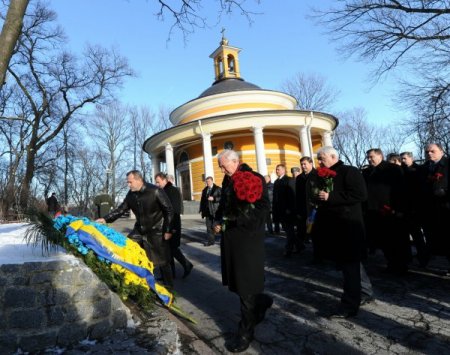 Ukrayna'da, Krut Kahramanları Anılıyor
