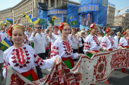 Ukrayna’da Bağımsızlık Bayramı’nda Tank Yerine Yumurta Geçidi Yapıldı
