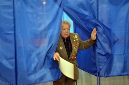 Ukrayna'da halk sandık başında