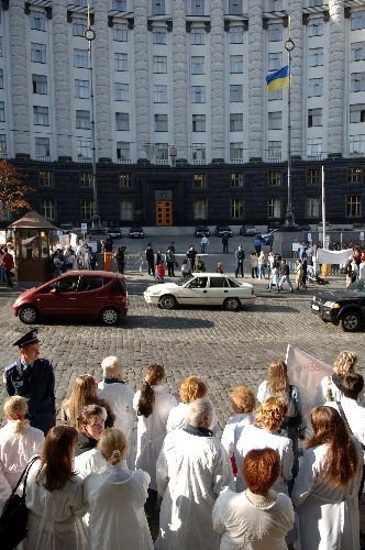 Ukrayna'da Sağlık Sektörü Sokağa İndi