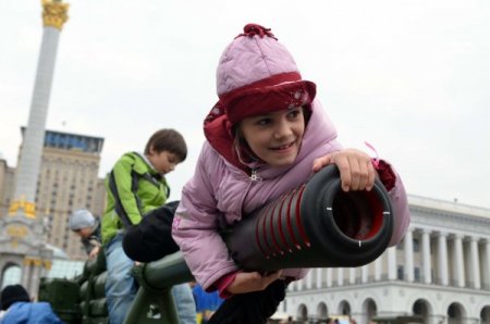Ukrayna’da seçim günü meydana çıkan tanklar farklı yorumlandı (Özel)