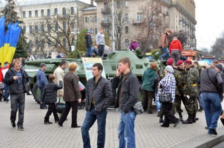 Ukrayna’da seçim günü meydana çıkan tanklar farklı yorumlandı (Özel)