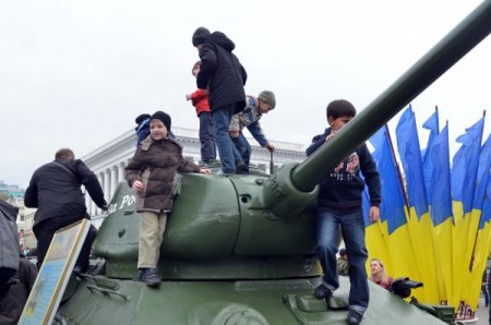 Ukrayna’da seçim günü meydana çıkan tanklar farklı yorumlandı (Özel)