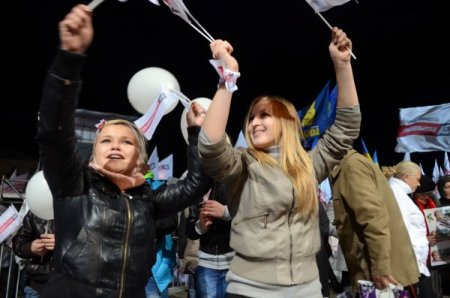 Ukrayna’da seçim öncesi ikdidar ve mufalefet birlikte meydana indi