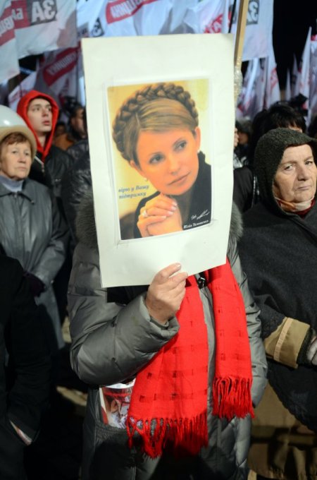 Ukrayna’da seçim öncesi ikdidar ve mufalefet birlikte meydana indi