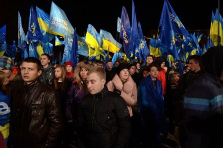 Ukrayna’da seçim öncesi ikdidar ve mufalefet birlikte meydana indi