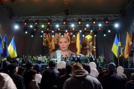 Ukrayna’da seçim öncesi ikdidar ve mufalefet birlikte meydana indi