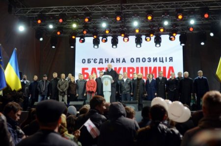 Ukrayna’da seçim öncesi ikdidar ve mufalefet birlikte meydana indi