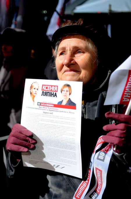 Ukrayna’da seçim öncesi ikdidar ve mufalefet birlikte meydana indi