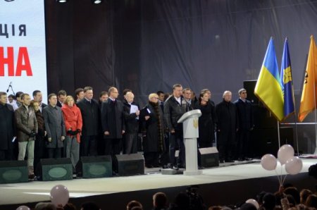 Ukrayna’da seçim öncesi ikdidar ve mufalefet birlikte meydana indi