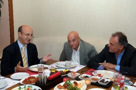 Ukrayna'daki Türk Patronlar İftar Sofrasında Buluştu