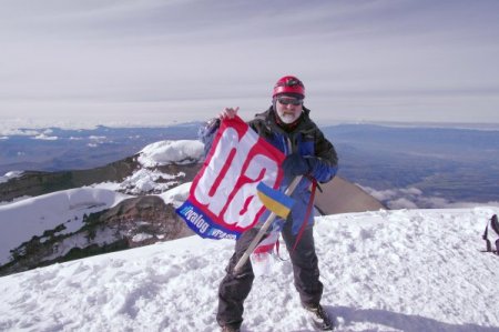 Ukraynalı Dağcı Dap Bayrağını Cotopaxi Zirvesine Dikti