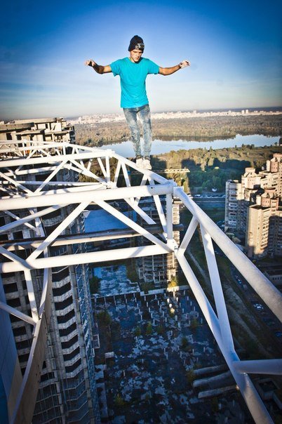 Ukraynalı örümcek adam yürekleri ağızlara getirdi