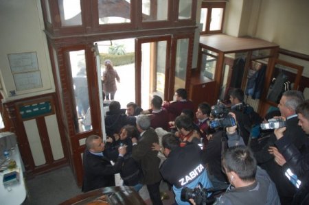 Ulaşım Zammını Protesto Eden Öğrenciler, Meclis Toplantısında Kavga Çıkardı