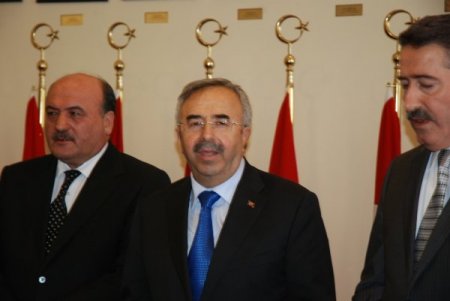 Ulaştırma Bakanı'ndan İzmir'e Çifte Müjde