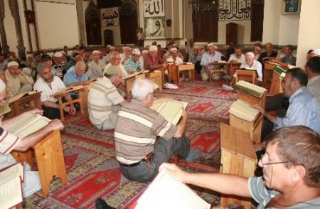 Ulu Camii'de Ramazan Hatimlerle Bereketleniyor