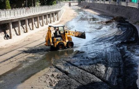 Ulu Irmak'ta Yaz Temizliği Yapılıyor