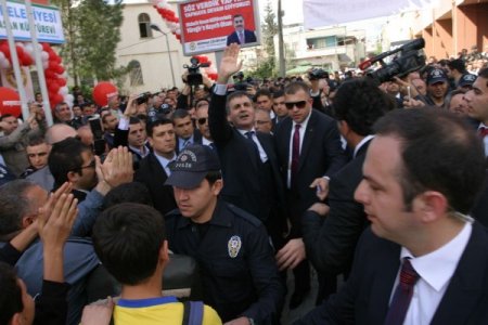 Ulubatlı Hasan Kültürevi'nin açılışını Bakan Çelik ve Yazıcı yaptı
